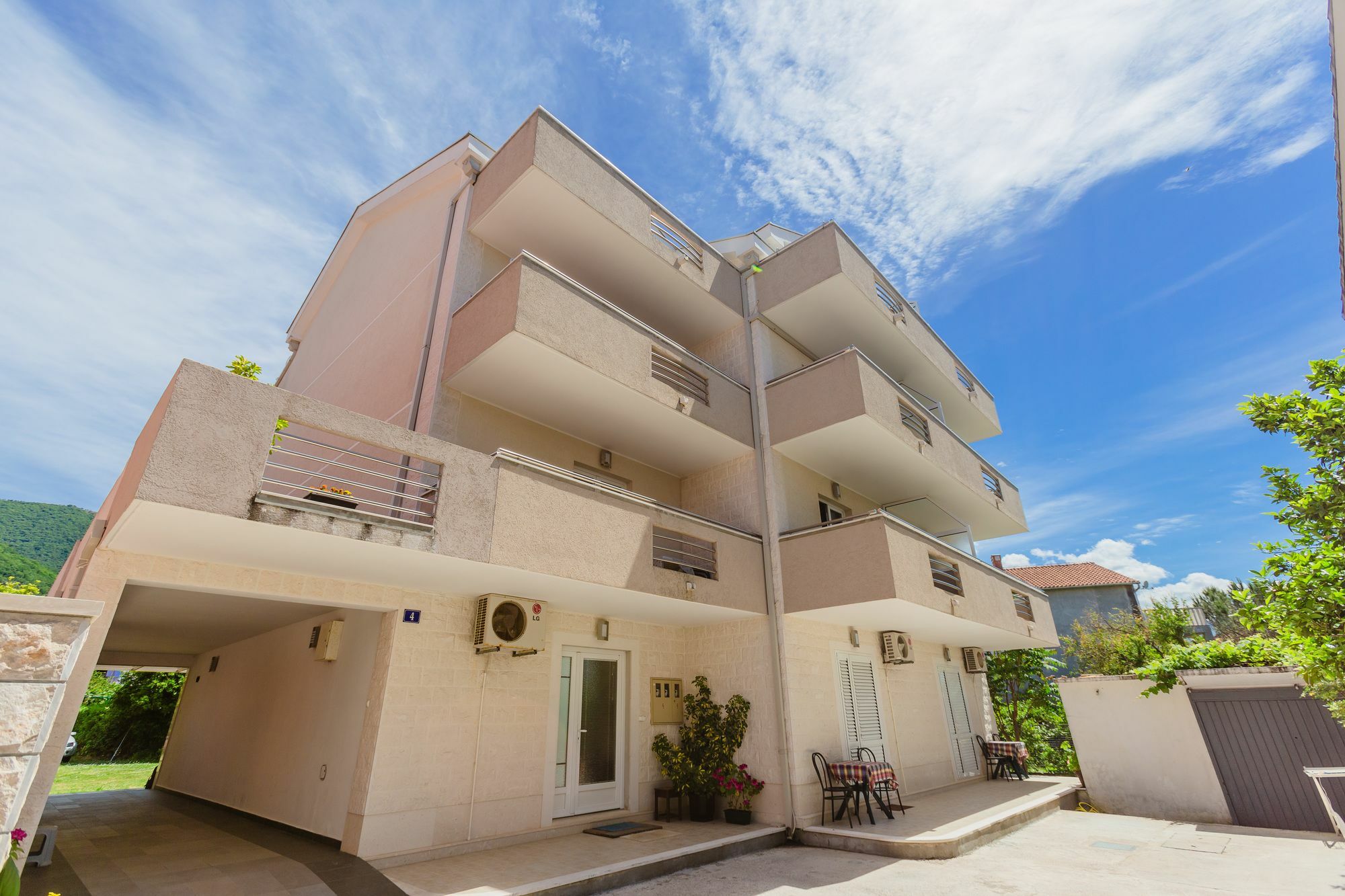 Rosic Apartments Tivat Bagian luar foto